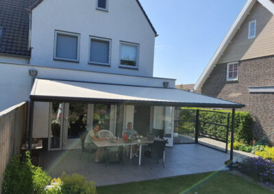 Pergola zonwering Leiner WGB 150SZ te Oostkapelle