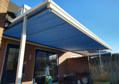 Weinor pergola zon- en regenwering te Oostkapelle