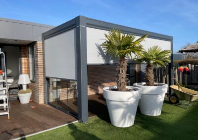 Weinor lamellendak, glasschuifwand en zipscreens geplaatst in Burgh Haamstede