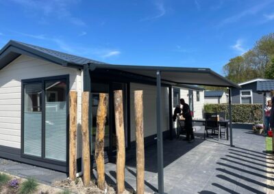 Plaza Viva met vrijdragende wandconstructie bij Camping Valkenisse
